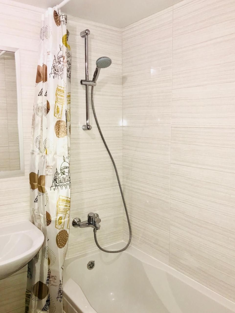 Obolon Metro Station Apartment เคียฟ ภายนอก รูปภาพ