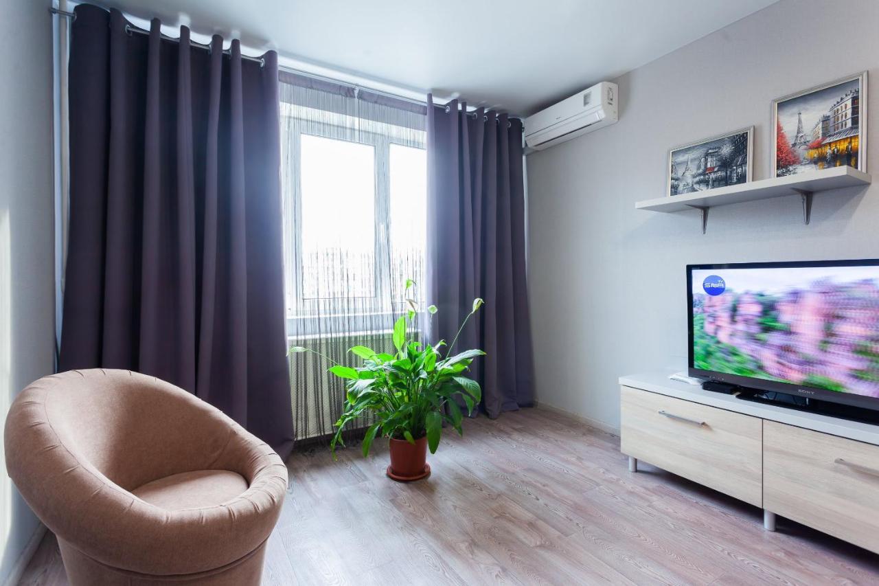 Obolon Metro Station Apartment เคียฟ ภายนอก รูปภาพ